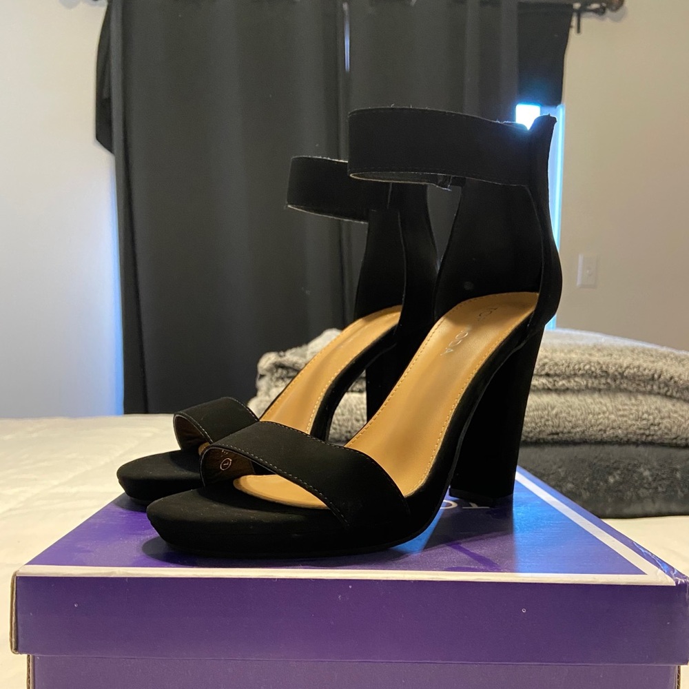 Heels - Picture 3 of 4